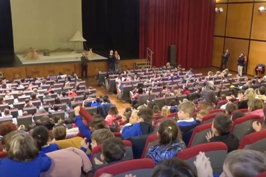 Successo in Valdera per Ecofor Fiabe, centinaia i giovani a teatro per approcciare la sostenibilità