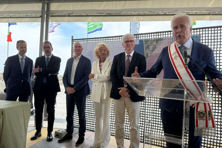 Iniziano i lavori a mare della Darsena Europa, 550 mln di euro per una nuova era nel porto di Livorno