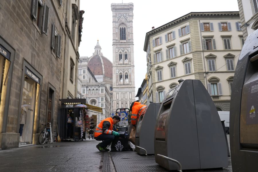 Rifiuti, gli ispettori ambientali funzionano: a Firenze più controlli e meno sanzioni