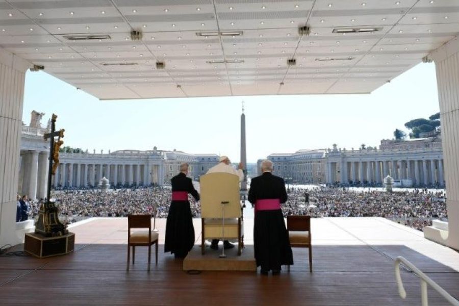 Migranti, mare e deserto. L’accusa di papa Francesco: «Il Mediterraneo è diventato un cimitero»
