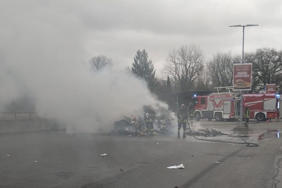 A Siena rifiuti a fuoco durante la raccolta, l’operatore Sei Toscana evita il peggio