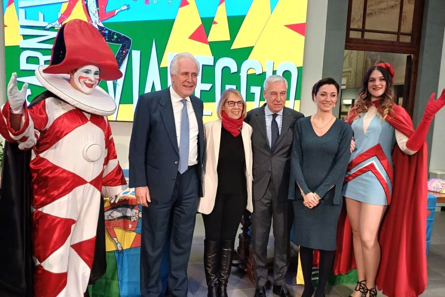 Tutto pronto a Viareggio per il Carnevale della pace